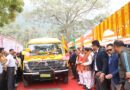 मुख्यमंत्री धामी ने सीएसआर मद से प्राप्त दो वाहनों को हरी झंडी दिखाकर किया रवाना।