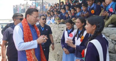 मुख्यमंत्री पुष्कर सिंह धामी ने देवीधुरा में छात्र-छात्राओं से किया संवाद, उज्ज्वल भविष्य की दी शुभकामनाएं