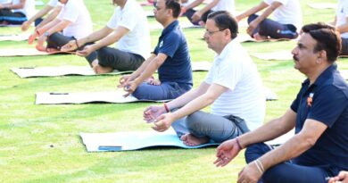 अंतरराष्ट्रीय योग दिवस के उपलक्ष्य में मुख्यमंत्री ने अधिकारियों एवं कर्मचारियों के साथ किया योगाभ्यास।