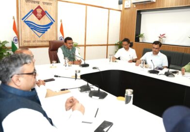 मुख्य सचिव आनन्द बर्द्धन ने जिलाधिकारियों के साथ वीडियोकॉन्फ़्रेंसिंग के माध्यम से विभिन्न बिंदुओं पर चर्चा कर महत्त्वपूर्ण दिशा निर्देश दिए।