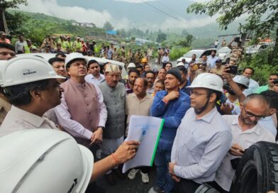 बेहद खराब मौसम के बीच भी पीपलकोटी पहुंचे मुख्यमंत्री धामी