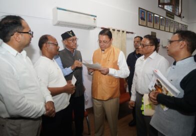 मुख्यमंत्री पुष्कर सिंह धामी से विभिन्न कर्मचारी संगठनों के प्रतिनिधिमंडलों ने की भेंट,