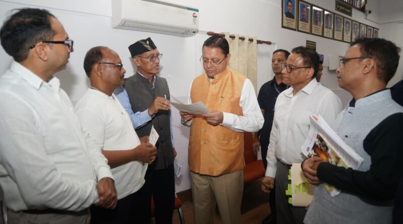 मुख्यमंत्री पुष्कर सिंह धामी से विभिन्न कर्मचारी संगठनों के प्रतिनिधिमंडलों ने की भेंट,