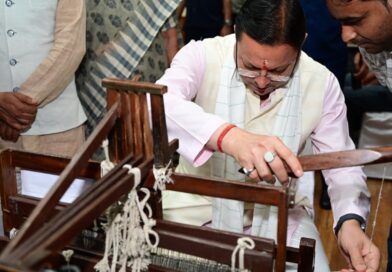 राष्ट्रीय हथकरघा दिवस पर मुख्यमंत्री धामी ने उत्कृष्ट बुनकरों और हस्तशिल्प कारीगरों को किया सम्मानित