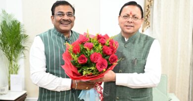 मुख्यमंत्री पुष्कर सिंह धामी के जन्मदिवस पर मुख्यमंत्री आवास में उमड़ा आत्मीयता का माहौल, मंत्रीगण, अधिकारी-कर्मचारी और जनप्रतिनिधियों ने दी शुभकामनाएं