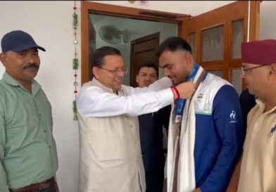 एशियन गेम्स में कांस्य पदक जीतने वाले बॉक्सर कपिल पोखरिया ने मुख्यमंत्री धामी से की भेंट
